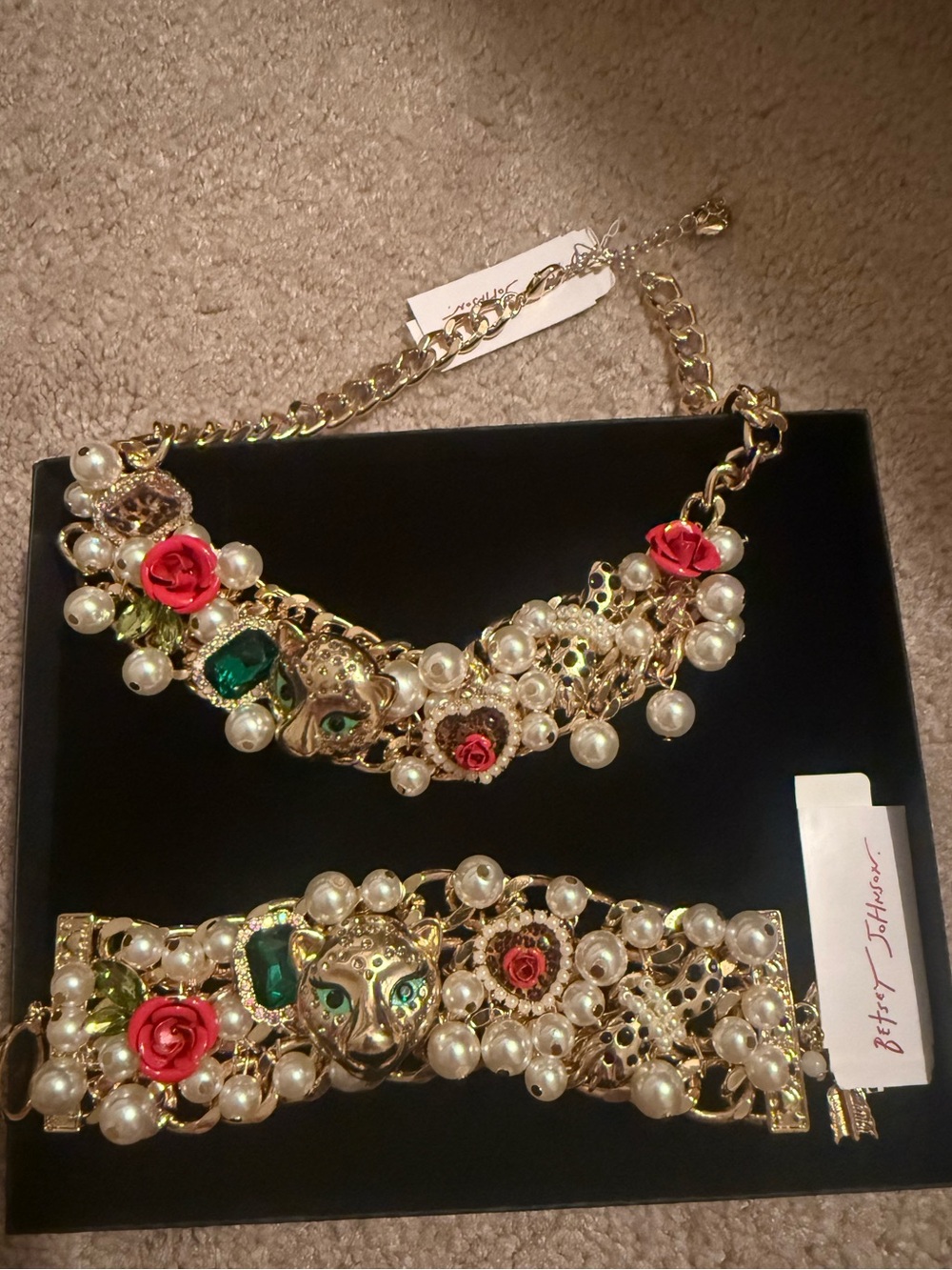 6 hour sale with discount ship - Betsey Johnson Gold Faux Pearl & Leopard 4 pcs - Picture 3 of 4